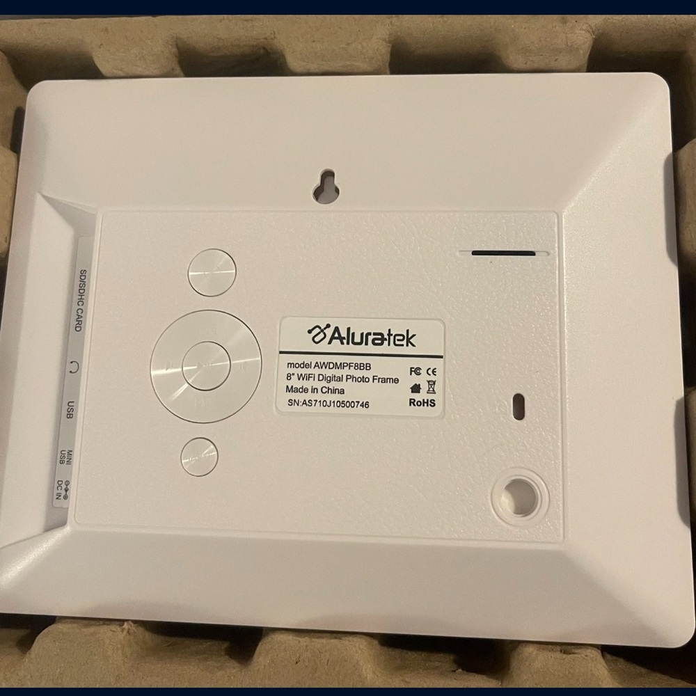 8” Digital Picture Frame - Picture 2 of 4
